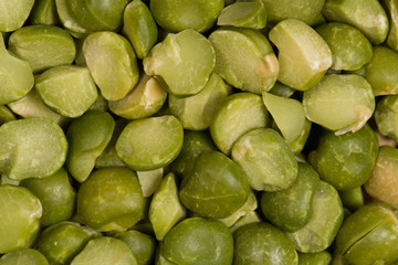 dry crushed green peas