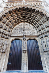 Seitenportal der Liebfrauenkirche in Antwerpen, Belgien
