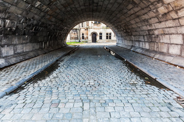 Tunnel unter einer Kanalbrücke in Gent, Belgien