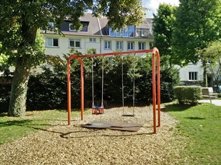 Schaukel auf Spielplatz