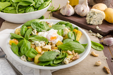 Spinach salad with egg benedict
