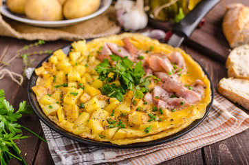 Frittata with herbs and ham