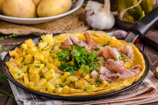Frittata with herbs and ham