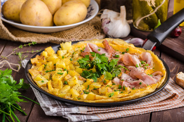 Frittata with herbs and ham