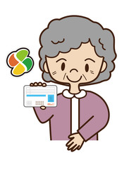 免許証を提示するシニア女性