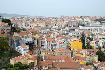 Fototapeta na wymiar Vue générale de Lisbonne et du pont du 25 avril