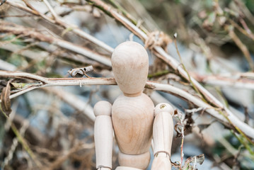 枯草と木の人形