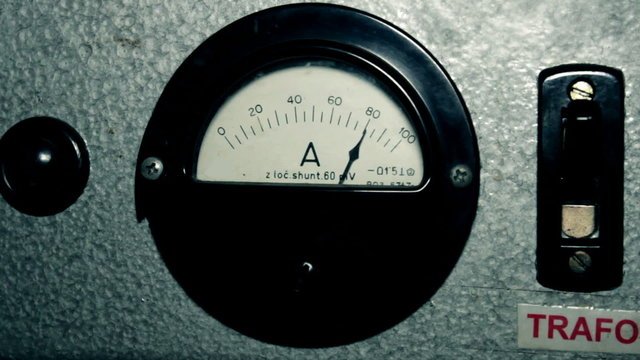 Round dial amp gauge electrical instrument