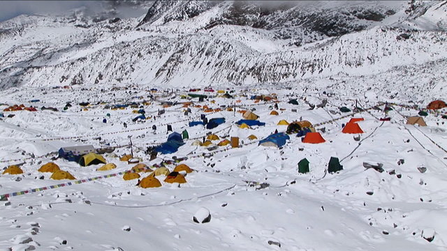 Zoom in on Everest basecamp