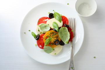 tomatoes salad with cheese