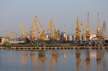Fototapeta na wymiar Sea port