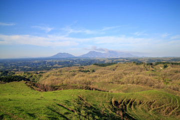 Fototapeta premium くじゅう高原から見る阿蘇山