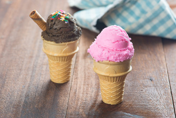 chocolate vanilla and strawberry ice cream