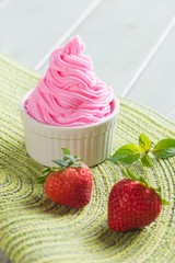 strawberry yogurt ice cream
