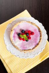 berries tart with mint