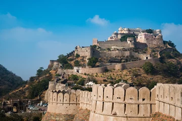 Photo sur Plexiglas Travaux détablissement Kumbhalgarh Fort is a Mewar fortress on the westerly range of Aravalli Hills, in the Rajsamand District of Rajasthan state in India. It's World Heritage Site included in Hill Forts of Rajasthan.