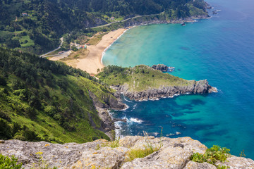 Vista panorámica de Urdaibai y la costa Cantábrica, Bizkaia (España)