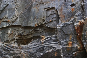 Roche métamorphique à Travassac.
