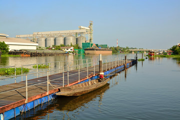 Naklejka premium Scenic view of Boat in the river