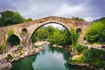 Ancient Roman bridge in Cangas de Onis (Asturias/Spain) - obrazy, fototapety, plakaty