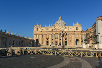 Naklejka premium VATICAN CITY, VATICAN: The Basilica of St. Peter in Rome, the early morning of October 03, 2012