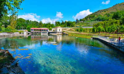 lac sulfurique de fontana liri, dans le lazio, en italie