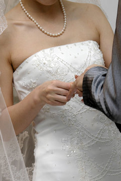 結婚イメージ,新婦から新郎への指輪交換