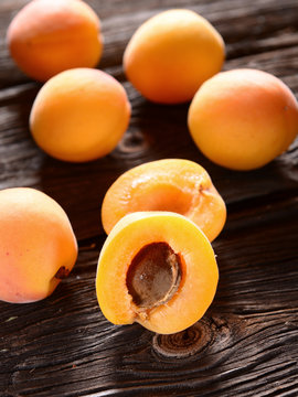 apricots on wooden backgrund