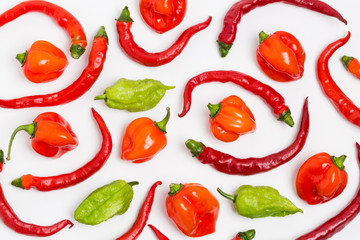 生のトウガラシ　ハバネロ、ジョロキア、赤トウガラシ