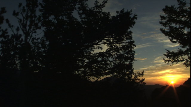 Sunrise pan & zm to Rocky Mtns.