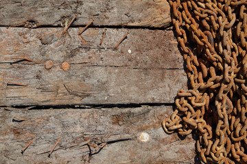 Obraz na płótnie Canvas rusty iron chain on a wooden texture background