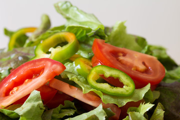 Gemischter Salat, Tomate und grüner Paprika