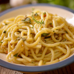 spaghetti con erbe aromatiche