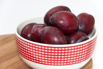 Fresh violet plums in the bowl