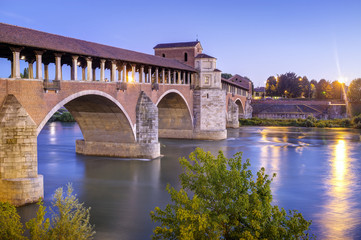 Obraz premium Pavia: the covered bridge. Color image