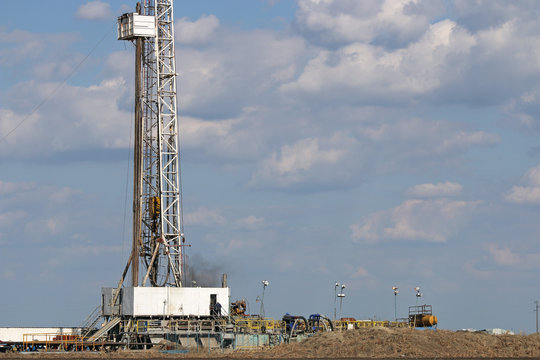 land oil drilling rig on oilfield