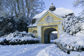 Tor zum Bottroper Stadtgarten im Winter