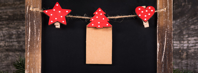 Stilvolle weihnachtliche Holztafel mit Hinweisschild