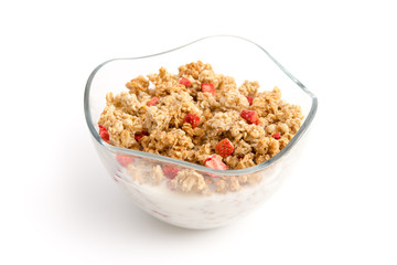 Crunchy Müsli mit Erdbeeren