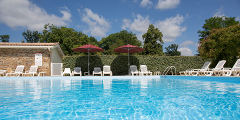 Fototapeta na wymiar Beautiful swimming pool with nobody
