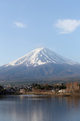 Fototapeta na wymiar Kawaguchiko lake and views of Mount Fuji.