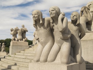 Fototapeta na wymiar statues in Vigelandspark