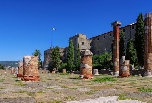 Triest Burg und Forum - Trieste castle and roman forum 01