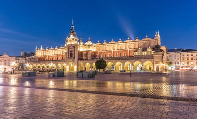 Fototapeta na wymiar The Main Market Square in Krakow, Poland, with famous Sukiennice (Cloth hall) and Town Hall tower in blue hour