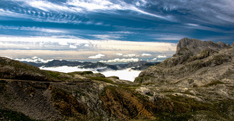 Obraz premium Paisaje de los Picos de Europa en Cantabria (Fuente Dé)