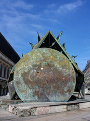 Statue Place Louis Pradel, Lyon - France