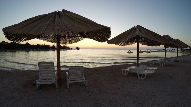 Coucher de soleil panoramique sur la promenade