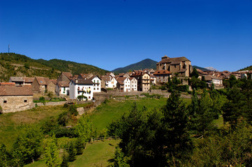 Fototapeta na wymiar Anso, Echo and Anso Valley, Huesca, Spain