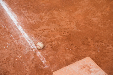baseball and base on baseball field © Freer