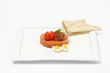 Meal from tomato and eggs.